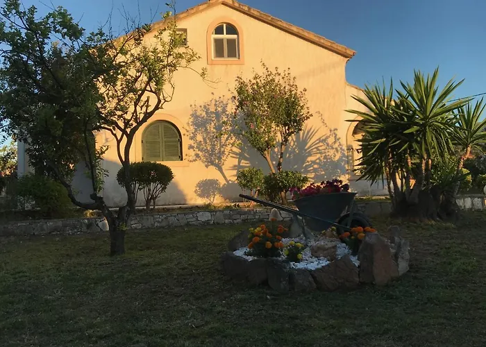 Su Casa * Paralía Almirú
